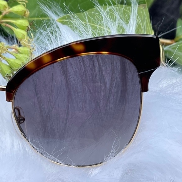 NWT Moschino Cat-Eye Tortoise Butterfly Sunnies display picture 1